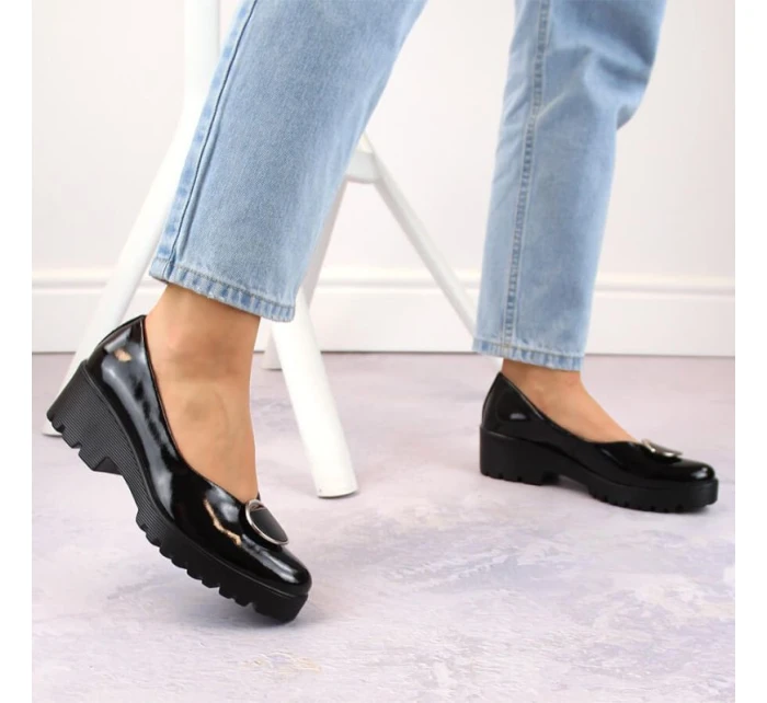 Dámske lakované poltopánky so zdobením Filippo DP4569