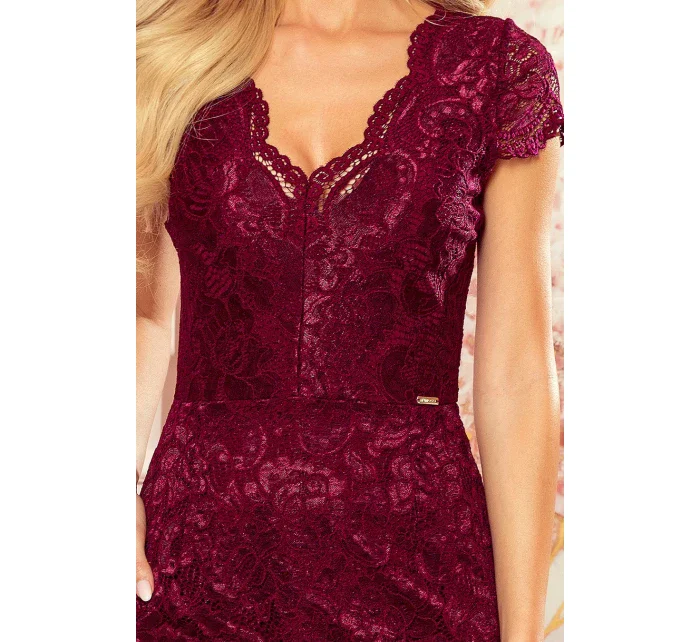 Krajkové dámské šaty ve barvě a rukávy a dekoltem model 15181983 - numoco