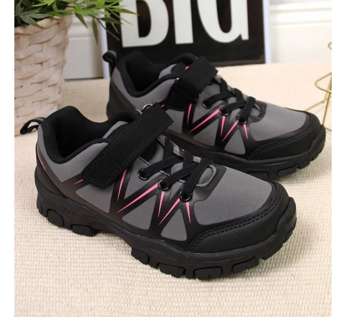 Club Jr model 17559859 šedé trekové boty na suchý zip - American