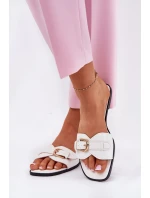 Ploché Dámské Pantofle Se Zlatou Přezkou Bílé model 21689698 - Boto Ploché Dámské Pantofle Se Zlatou Přezkou Bílé model 21689698 - Boto