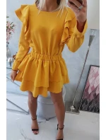 Šaty s model 18743670 volány hořčicové barvy - K-Fashion Šaty s model 18743670 volány hořčicové barvy - K-Fashion