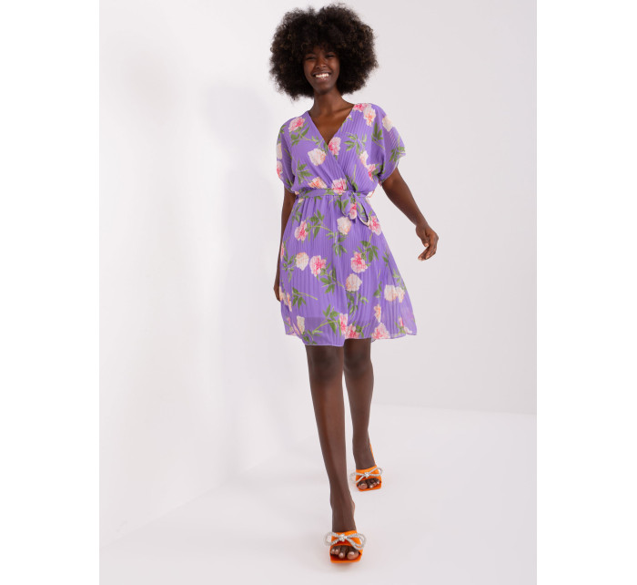Svetlo fialové kvetinové šaty s opaskom