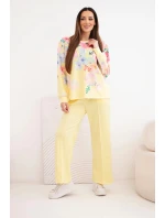 Dámska súprava z maslovej viskózy s kvetinovým vzorom so širokými nohavicami žltá