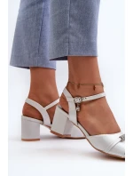 Dámské sandály z eko kůže na podpatku s ozdobami stříbrné model 21658163 - VINCEZA