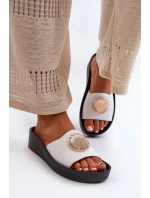 Zazoo 2920 Skórzane Klapki Damskie Na Koturnie Ze Złotym Detalem Białe Zazoo 2920 Skórzane Klapki Damskie Na Koturnie Ze Złotym Detalem Białe