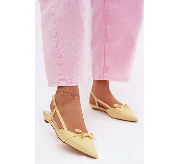 Dámské sandály z umělé kůže na nízkém podpatku model 22107051 - Boto Dámské sandály z umělé kůže na nízkém podpatku model 22107051 - Boto