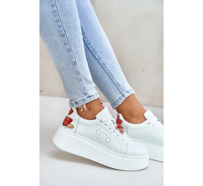 Dámske kožené tenisky na platforme s brošňou a ozdobným kvetom White Dámske kožené tenisky na platforme s brošňou a ozdobným kvetom White