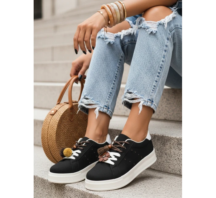 Sneakersy damskie z ozdobami na czarne model 22020850 - FashionStreet