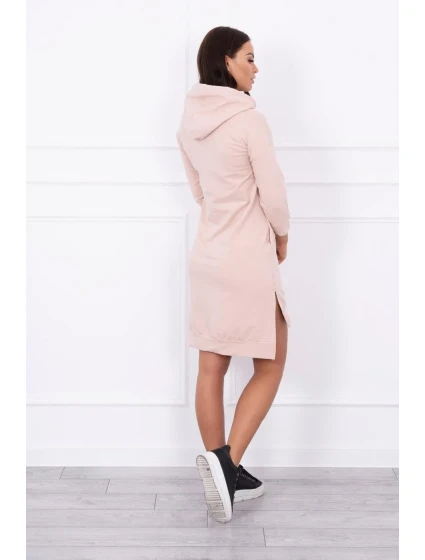 Šaty s dlhším chrbtom a farebnou potlačou v tmavo púdrovo ružovej farbe