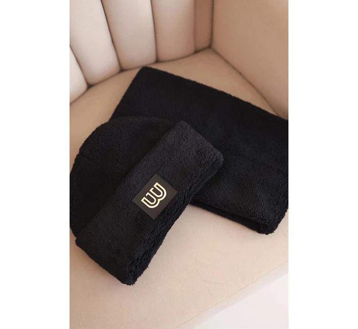 Dámska fleecová čiapka a šál s ozdobnou aplikáciou čierna