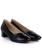 Dámske čierne lakované ažurové lodičky Vinceza 58631