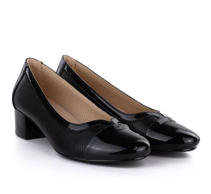 Dámske čierne lakované ažurové lodičky Vinceza 58631