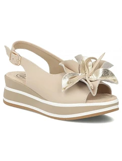 Dámske kožené sandále na platforme béžovej farby Filippo DS7045/26