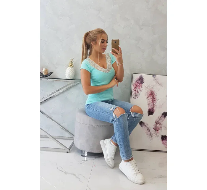 Blúzka s čipkovým výstrihom mätová