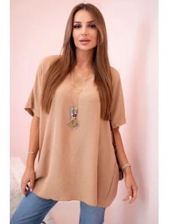 Oversized halenka s přívěskem světlý velbloud