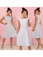 311-20 LILA Plisované šaty s krátkymi rukávmi a opaskom - GREY