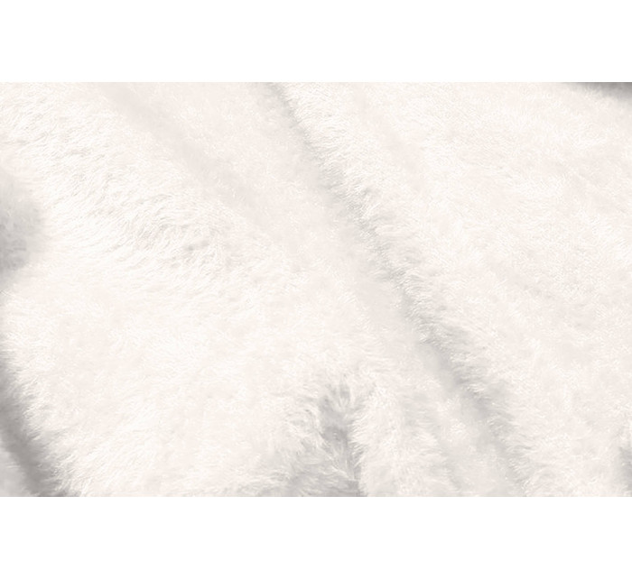 Biela alpaka s kapucňou (B3005)