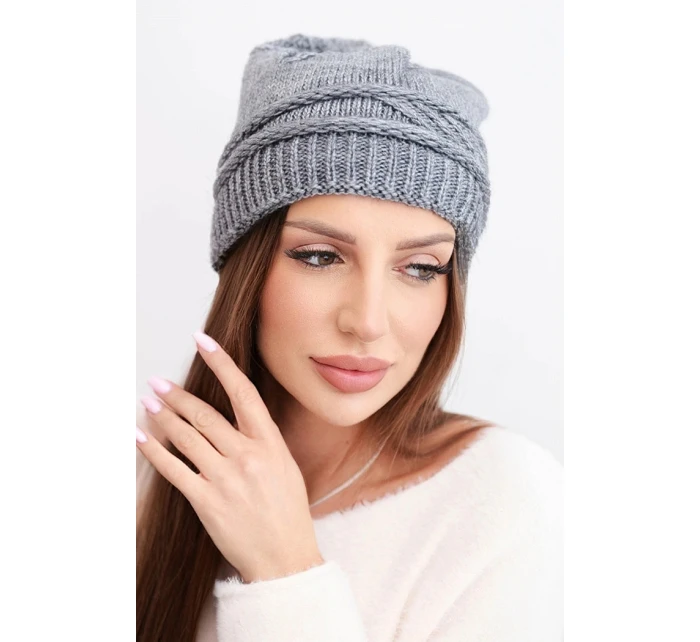Dámská zimní čepice z vlny a s vzorem šedá model 21817813 - K-Fashion Dámská zimní čepice z vlny a s vzorem šedá model 21817813 - K-Fashion