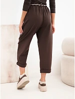 Kalhoty dámské z model 22403071 volné s vázáním hnědé - K-Fashion Kalhoty dámské z model 22403071 volné s vázáním hnědé - K-Fashion
