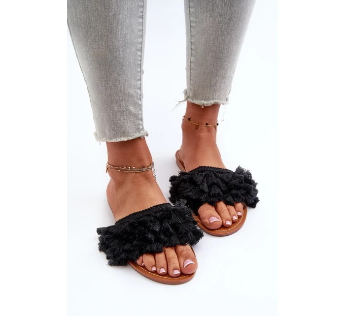 Dámske ploché papuče so strapcami, čierne Rialle