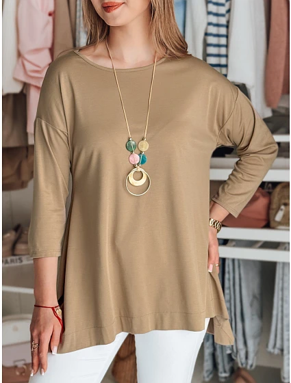 Dámská máslová halenka oversize s přívěskem tmavě hnědá Dstreet model 21985730 - FashionStreet Dámská máslová halenka oversize s přívěskem tmavě hnědá Dstreet model 21985730 - FashionStreet
