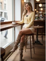 Dámský krátký svetr s mašlí béžový Dstreet model 21988253 - FashionStreet