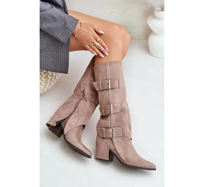 Topánky na podpätku s ohnutou holennou časťou a prackami Béžová Vamissa Topánky na podpätku s ohnutou holennou časťou a prackami Béžová Vamissa