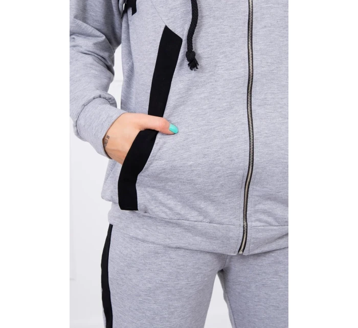 Šedá pruhovaná športová súprava