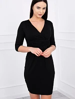 Priliehavé šaty s výrezom pod prsiami čiernej farby