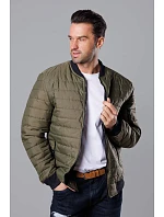 Prošívaná pánská bunda typu "bomber" v khaki barvě model 18344859 - J.STYLE Prošívaná pánská bunda typu "bomber" v khaki barvě model 18344859 - J.STYLE