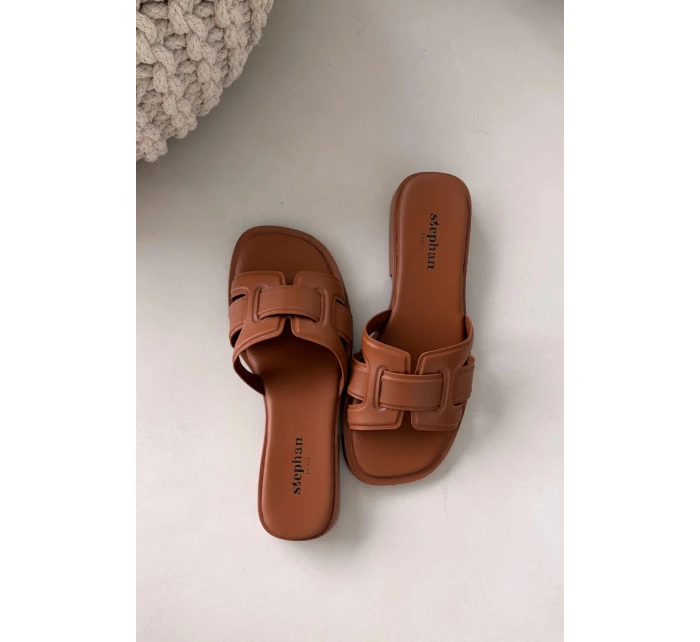 Dámské pantofle na plochém podpatku Camel model 21900529 - Boto