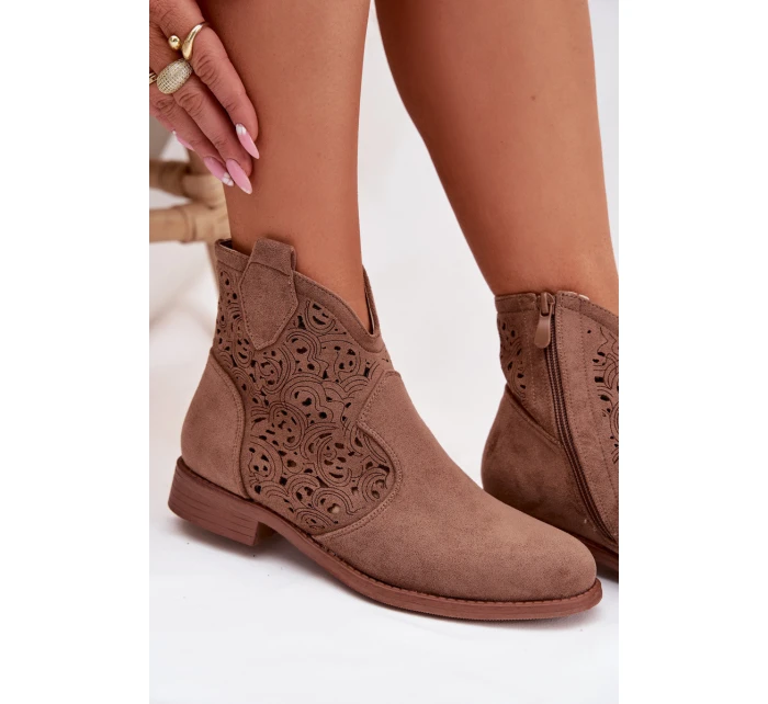 Dámské perforované kotníkové boty na nízkém podpatku model 21961100 Hnědé - S.Barski