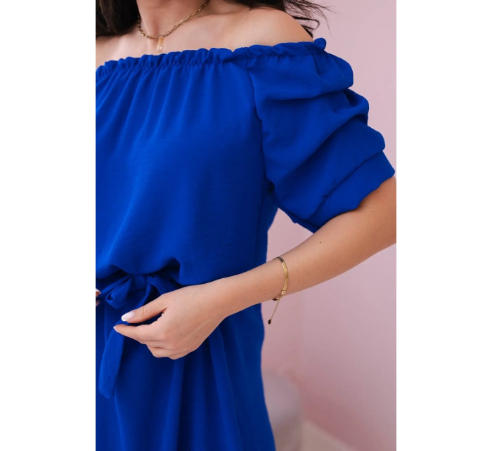 Španielske šaty so zaväzovaním v páse v chrpovo modrej farbe