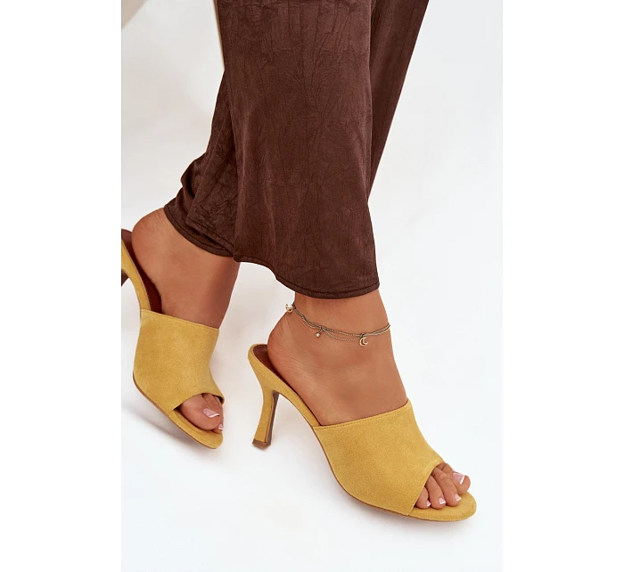 Dámské pantofle na z eko semiše žluté model 21918740 - Boto