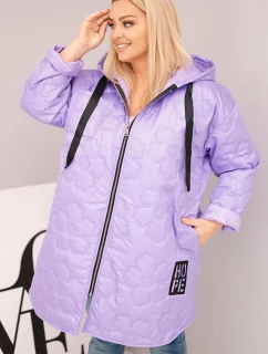 Dámská bunda Plus Size prošívaná s kapucí a nápisem model 21808651 světle fialová - K-Fashion