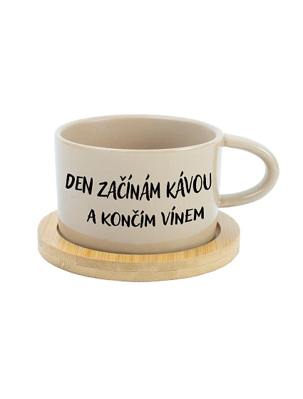 ZAČÍNAM DEŇ KÁVOU A KONČÍM VÍNOM - krémový pohár s makrónkou 200 ml ZAČÍNAM DEŇ KÁVOU A KONČÍM VÍNOM - krémový pohár s makrónkou 200 ml