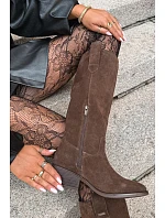 Dámské kožené semišové kozačky na nízkém podpatku, zateplené Big Star model 22386445 Hnědé - Big Star Shoes Dámské kožené semišové kozačky na nízkém podpatku, zateplené Big Star model 22386445 Hnědé - Big Star Shoes