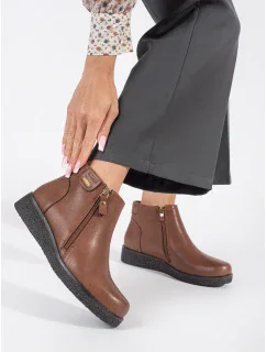 Trendy hnědé dámské kotníčkové boty na plochém podpatku