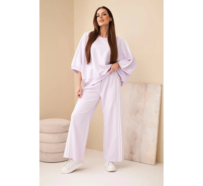 Dámsky viskózový maslový komplet so širokými nohavicami a voľnou blúzkou svetlo fialový