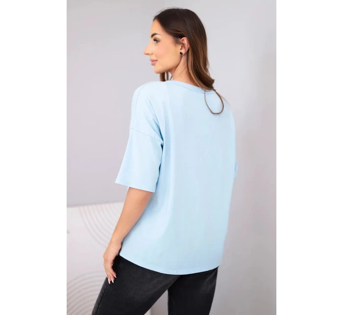 Dámska bavlnená blúzka oversize s krátkymi rukávmi a modrou potlačou