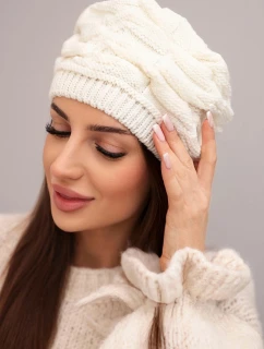 Dámská zimní čepice z vlny s ozdobným vzorem a kamínky model 21878083 ecru - K-Fashion