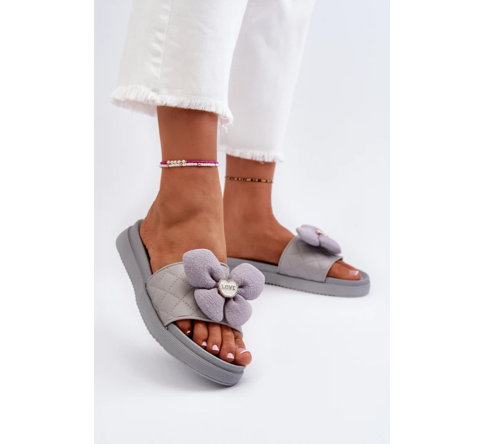 Dámské šedé sandály s ozdobou na nízké platformě model 21653401 - Boto Dámské šedé sandály s ozdobou na nízké platformě model 21653401 - Boto