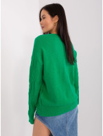 Zelený sveter s káblami, voľný strih