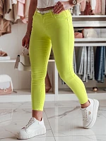 Dámske úzke nohavice s opaskom VIVASKIN žltá FashionStreet UY2461