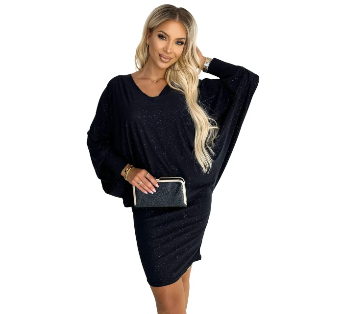 Černé dámské netopýří šaty s výstřihem a s brokátem model 18854389 - numoco Černé dámské netopýří šaty s výstřihem a s brokátem model 18854389 - numoco