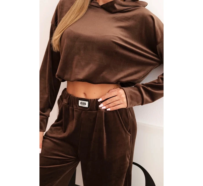 Dámska velúrová tepláková súprava so širokými nohavicami a kapucňou hnedá Dámska velúrová tepláková súprava so širokými nohavicami a kapucňou hnedá