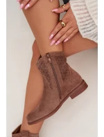 Dámské kotníkové boty na nízkém podpatku s krajkovým vzorem model 22007421 Hnědé - S.Barski