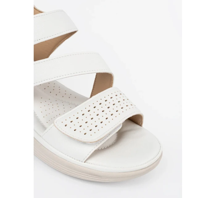 Pohodlné bílé sandály dámské bez podpatku Pohodlné bílé sandály dámské bez podpatku