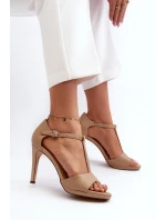 Dámské sandály na podpatku z ekokože béžové model 21658225 - VINCEZA Dámské sandály na podpatku z ekokože béžové model 21658225 - VINCEZA