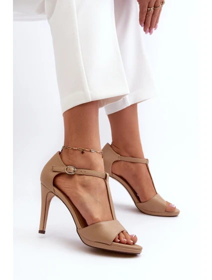 Dámské sandály na podpatku z ekokože béžové model 21658225 - VINCEZA Dámské sandály na podpatku z ekokože béžové model 21658225 - VINCEZA